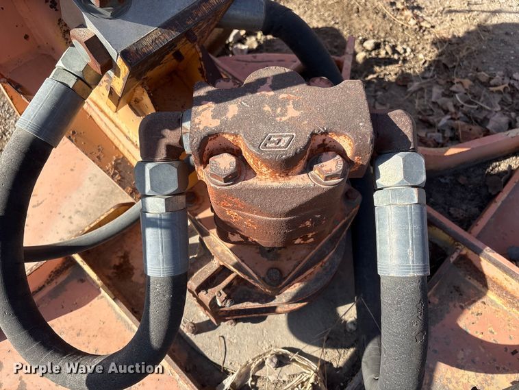 image for item FG2664 Case 1085C brush cutter adapter