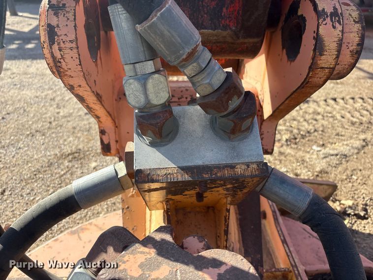 image for item FG2664 Case 1085C brush cutter adapter