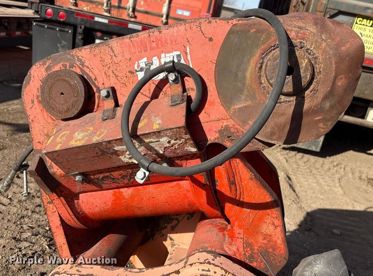 image for item FG2664 Case 1085C brush cutter adapter