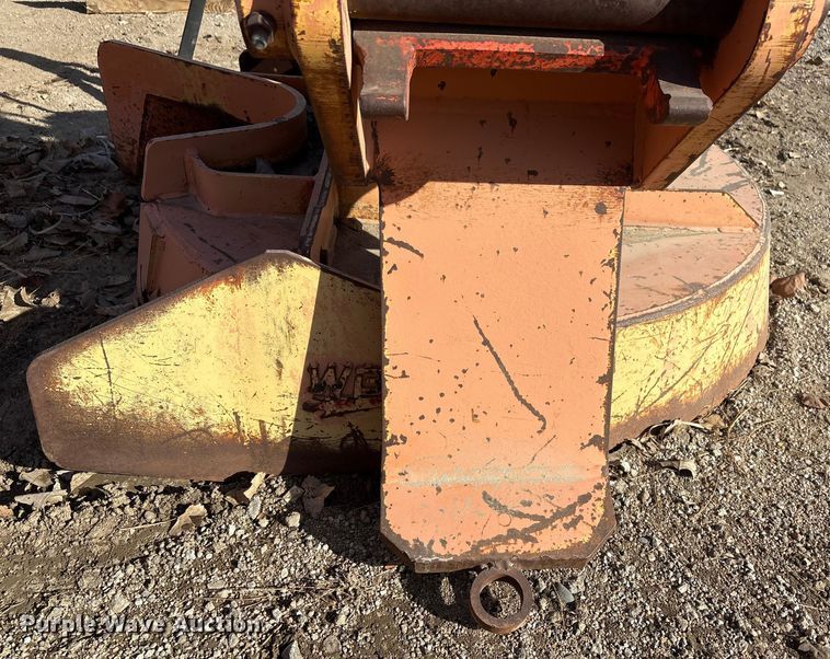 image for item FG2664 Case 1085C brush cutter adapter