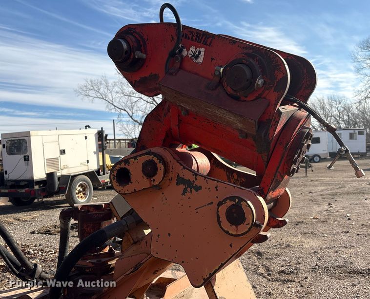 image for item FG2664 Case 1085C brush cutter adapter