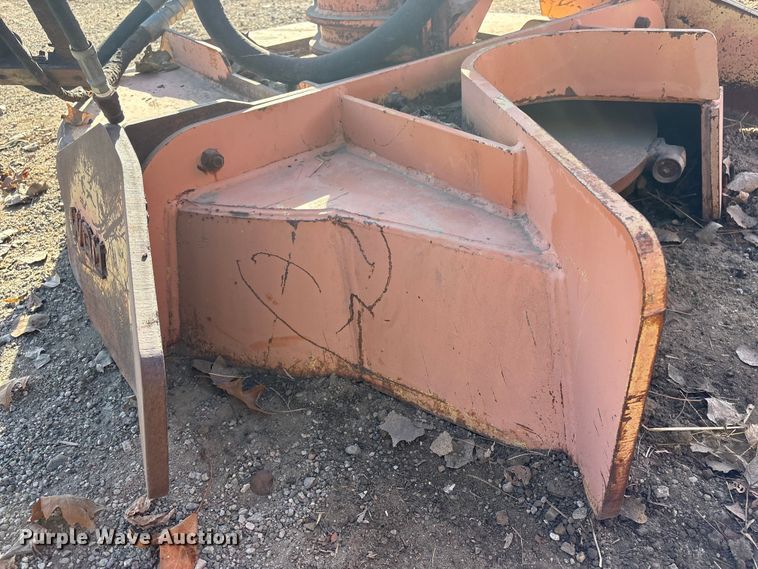 image for item FG2664 Case 1085C brush cutter adapter