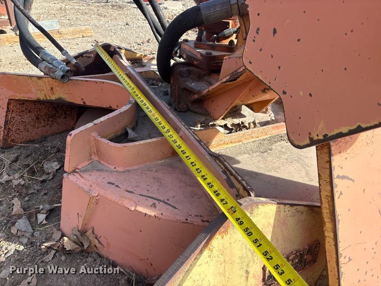 image for item FG2664 Case 1085C brush cutter adapter