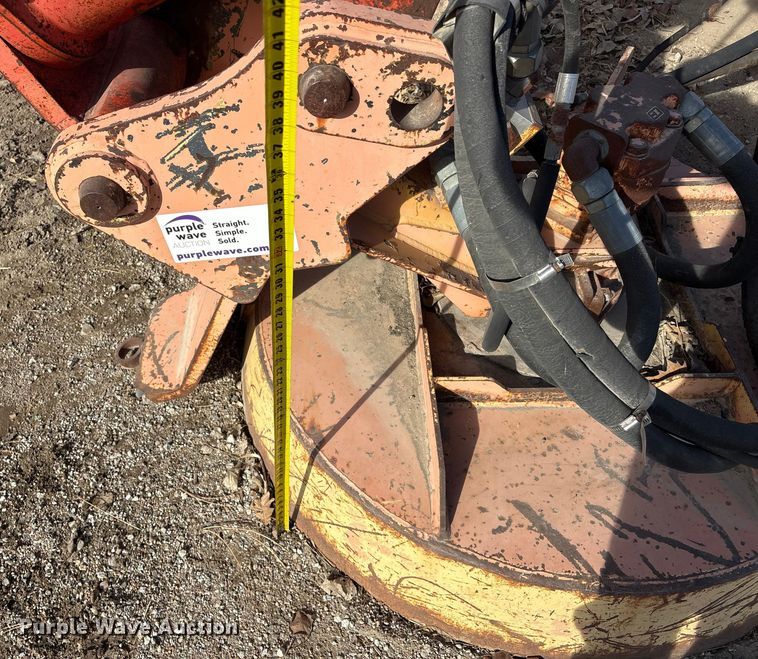 image for item FG2664 Case 1085C brush cutter adapter