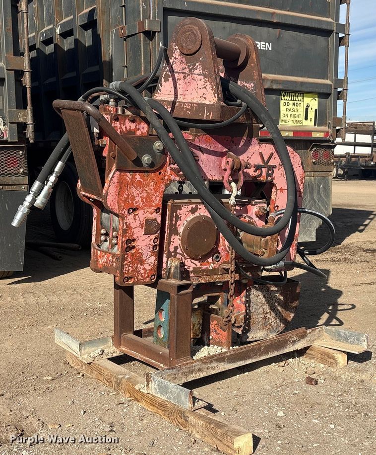 image for item FG2665 MKT V-2B excavator vibratory pile driver/ extractor