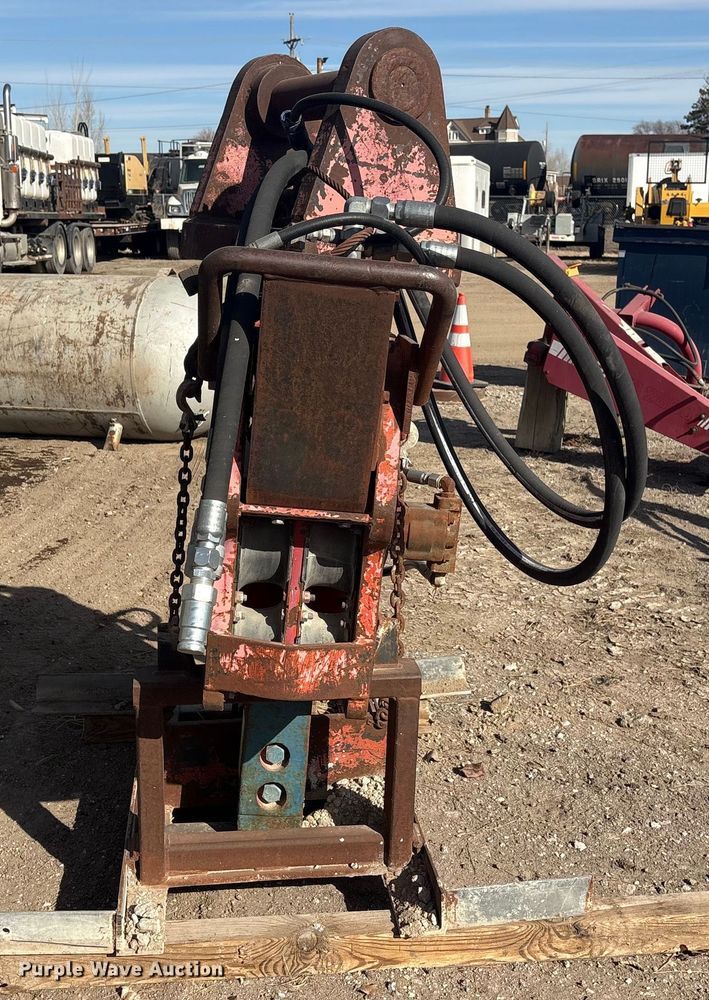 image for item FG2665 MKT V-2B excavator vibratory pile driver/ extractor