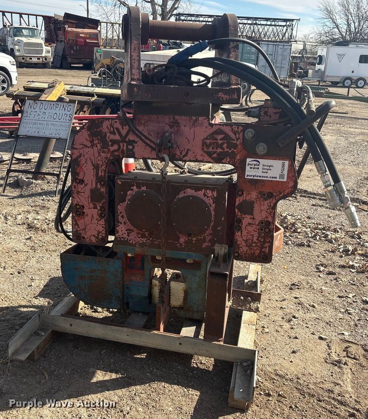 image for item FG2665 MKT V-2B excavator vibratory pile driver/ extractor