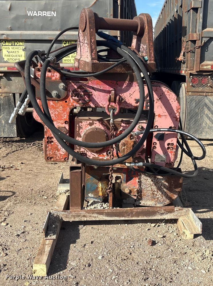 image for item FG2665 MKT V-2B excavator vibratory pile driver/ extractor