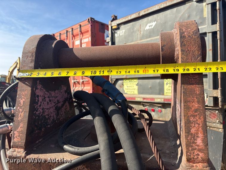 image for item FG2665 MKT V-2B excavator vibratory pile driver/ extractor