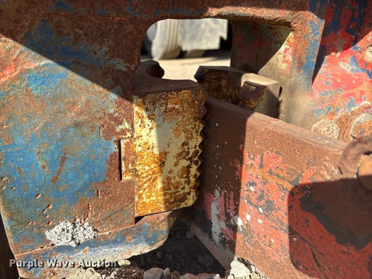 image for item FG2665 MKT V-2B excavator vibratory pile driver/ extractor