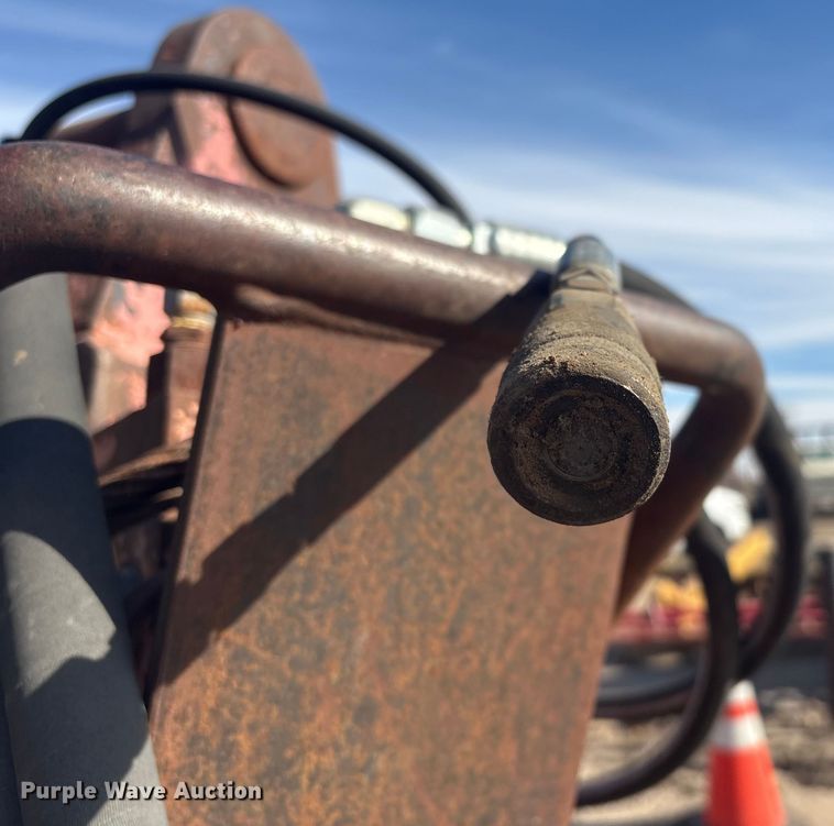 image for item FG2665 MKT V-2B excavator vibratory pile driver/ extractor