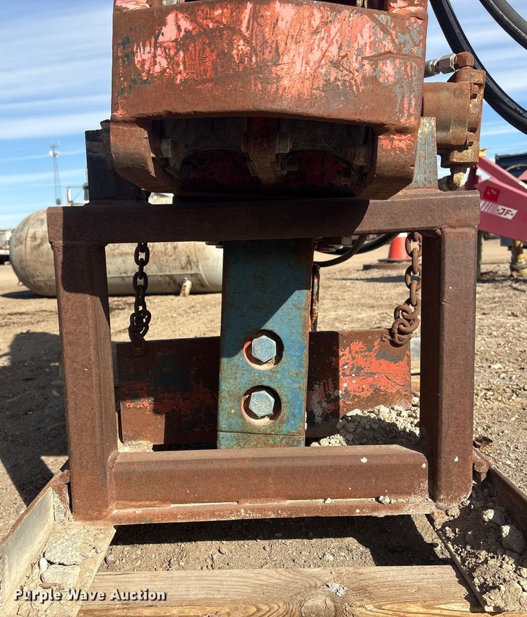 image for item FG2665 MKT V-2B excavator vibratory pile driver/ extractor