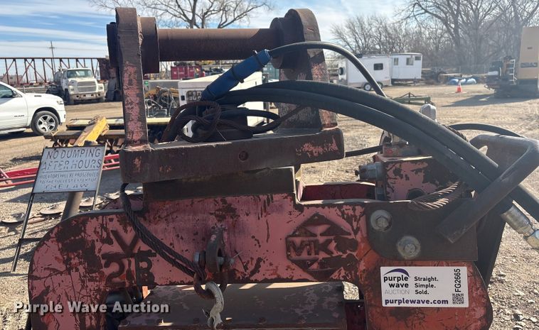 image for item FG2665 MKT V-2B excavator vibratory pile driver/ extractor