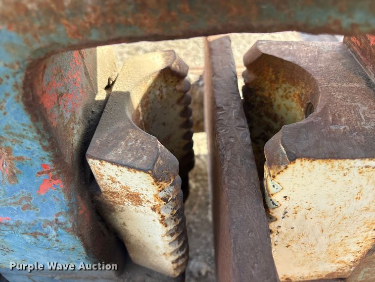 image for item FG2665 MKT V-2B excavator vibratory pile driver/ extractor