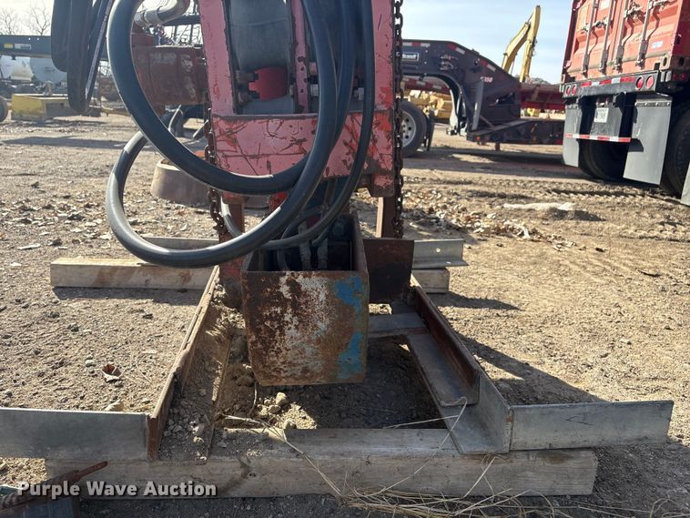 image for item FG2665 MKT V-2B excavator vibratory pile driver/ extractor