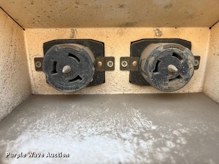 image for item FG2667 2003 Olympian XQ20P2 generator