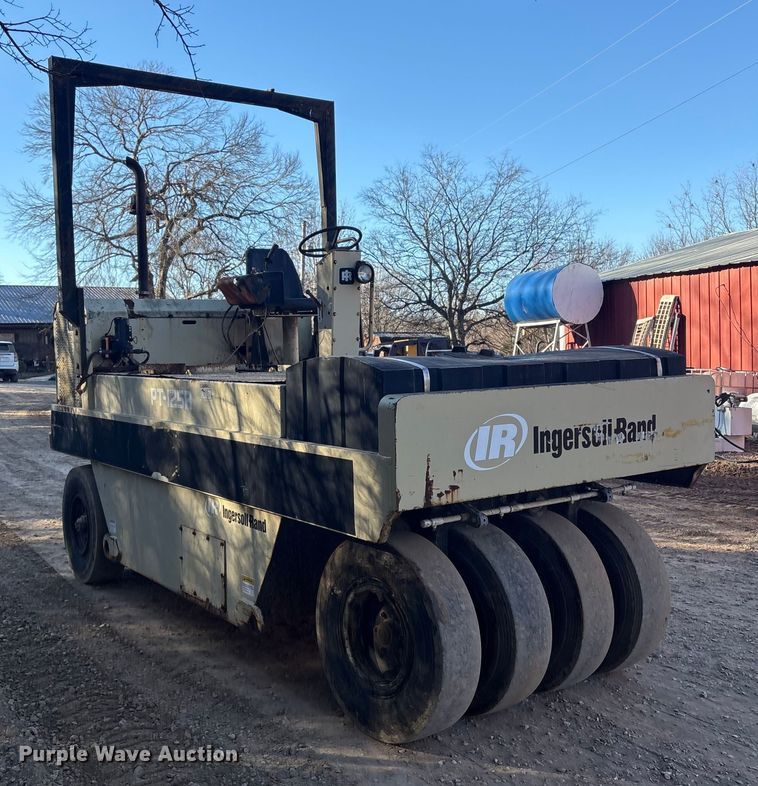 image for item FI0129 1995 Ingersoll Rand PT-125R pneumatic roller