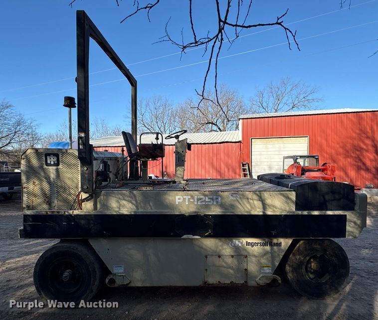 image for item FI0129 1995 Ingersoll Rand PT-125R pneumatic roller