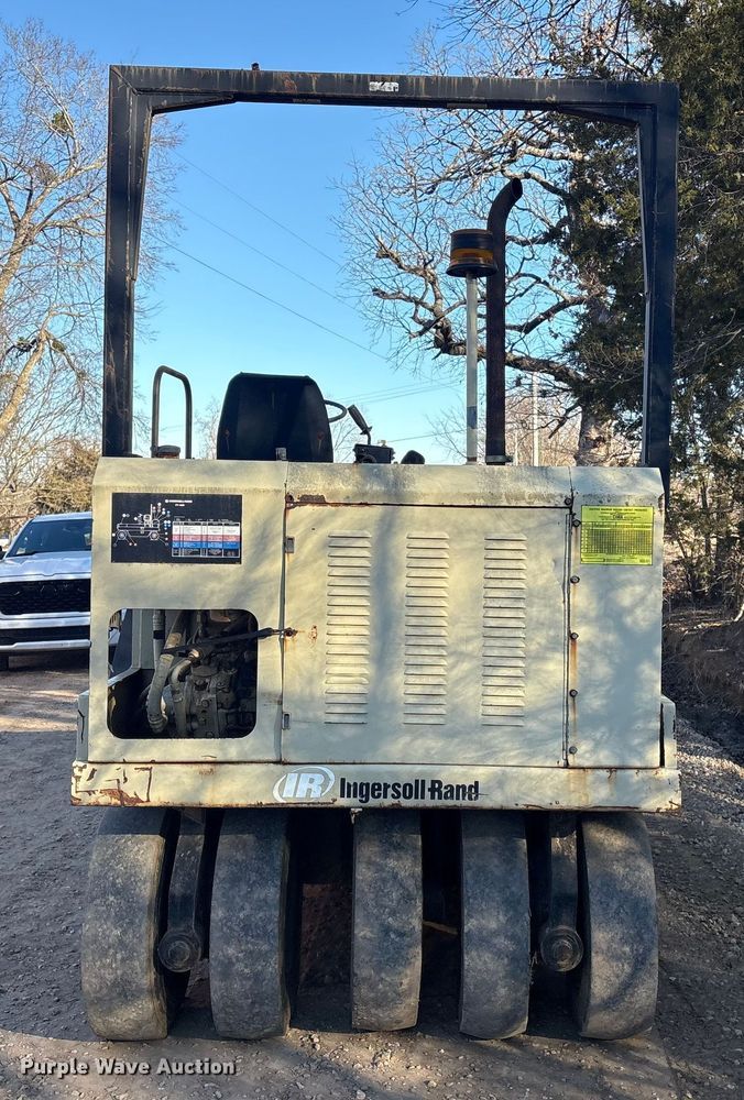 image for item FI0129 1995 Ingersoll Rand PT-125R pneumatic roller