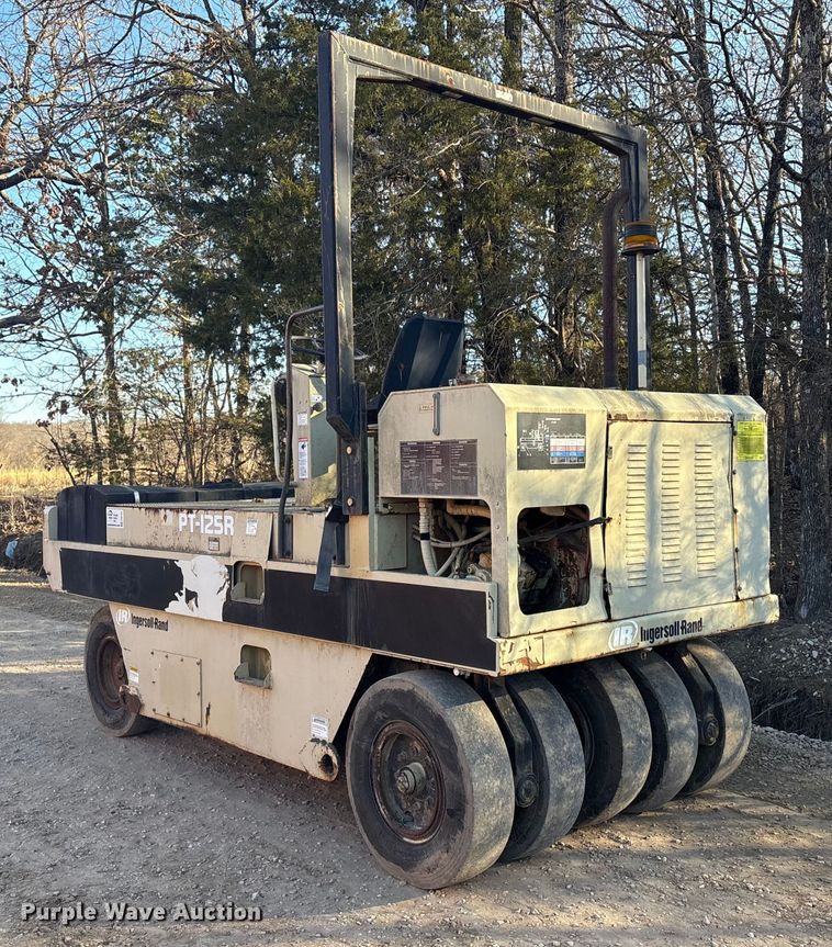 image for item FI0129 1995 Ingersoll Rand PT-125R pneumatic roller