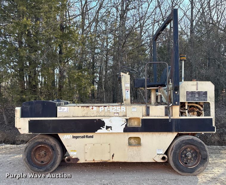 image for item FI0129 1995 Ingersoll Rand PT-125R pneumatic roller