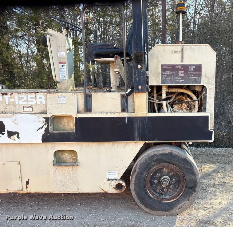 image for item FI0129 1995 Ingersoll Rand PT-125R pneumatic roller