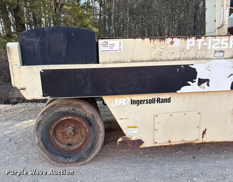 image for item FI0129 1995 Ingersoll Rand PT-125R pneumatic roller