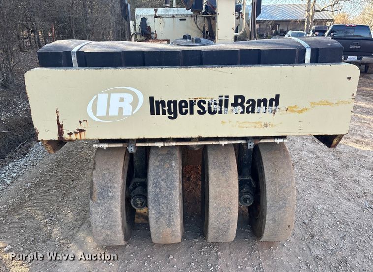 image for item FI0129 1995 Ingersoll Rand PT-125R pneumatic roller