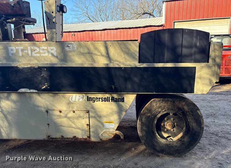 image for item FI0129 1995 Ingersoll Rand PT-125R pneumatic roller