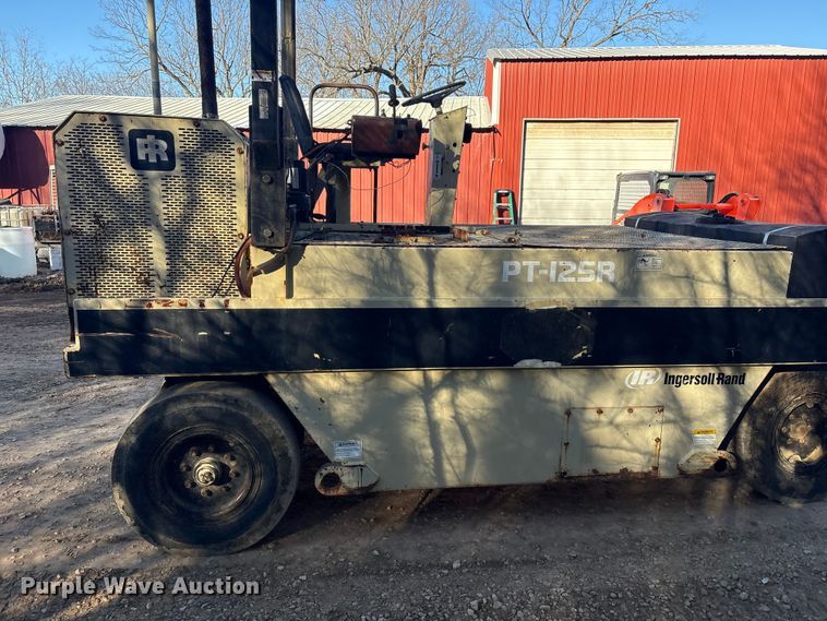 image for item FI0129 1995 Ingersoll Rand PT-125R pneumatic roller