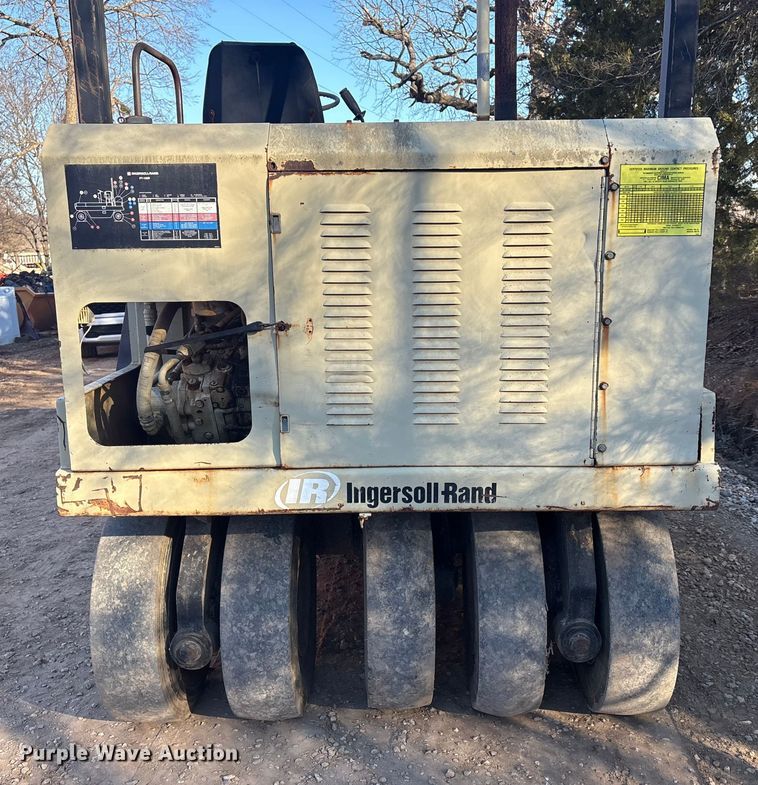 image for item FI0129 1995 Ingersoll Rand PT-125R pneumatic roller