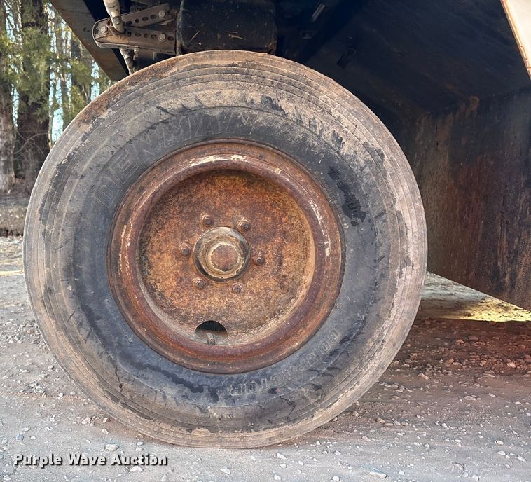 image for item FI0129 1995 Ingersoll Rand PT-125R pneumatic roller