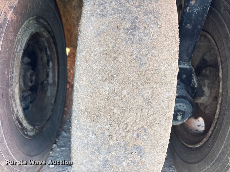 image for item FI0129 1995 Ingersoll Rand PT-125R pneumatic roller