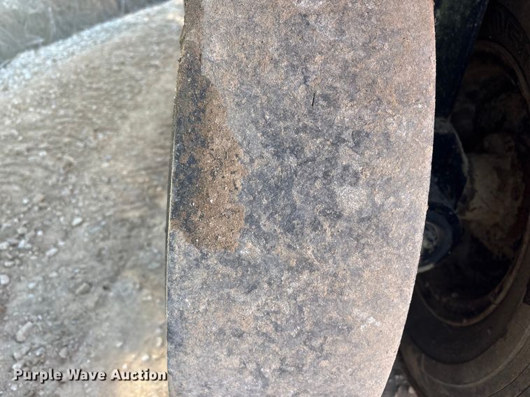 image for item FI0129 1995 Ingersoll Rand PT-125R pneumatic roller