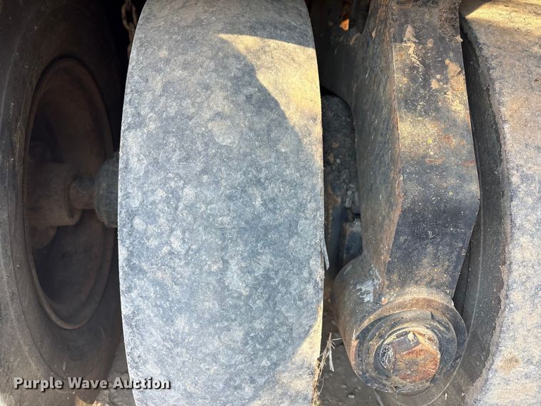 image for item FI0129 1995 Ingersoll Rand PT-125R pneumatic roller