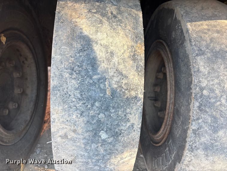 image for item FI0129 1995 Ingersoll Rand PT-125R pneumatic roller