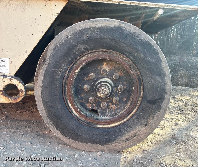 image for item FI0129 1995 Ingersoll Rand PT-125R pneumatic roller