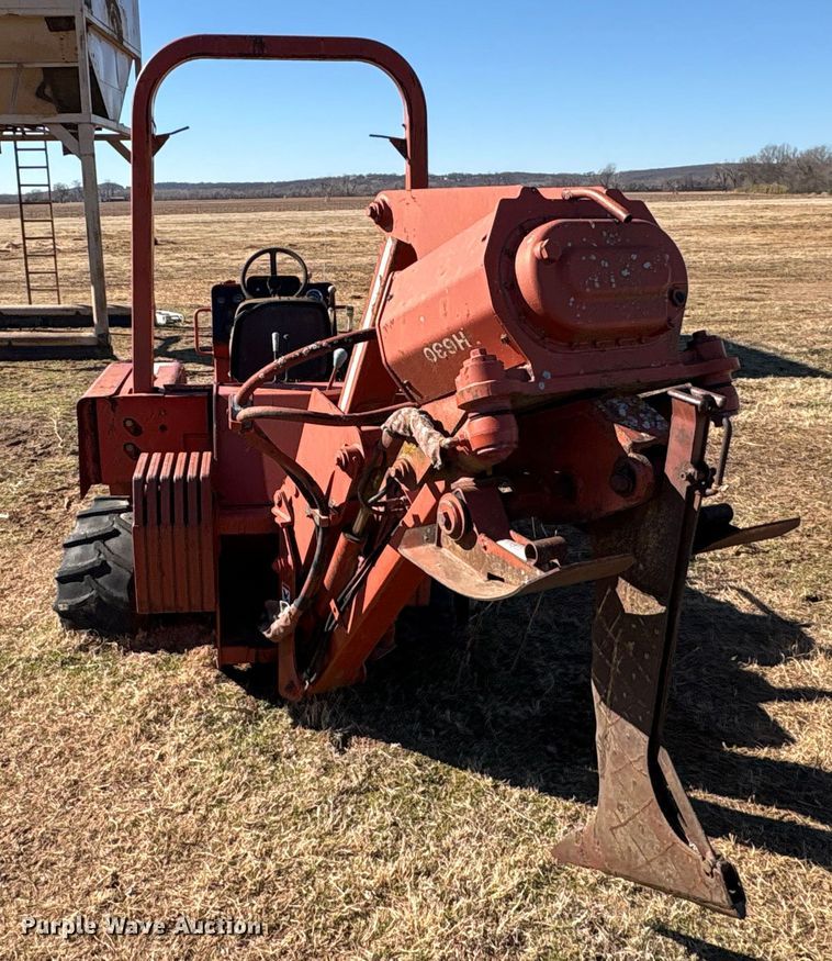 image for item FI0132 Ditch Witch 5020 DD vibratory cable plow