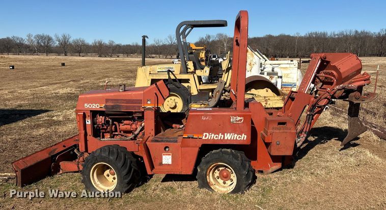 image for item FI0132 Ditch Witch 5020 DD vibratory cable plow