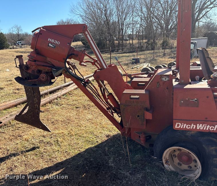 image for item FI0132 Ditch Witch 5020 DD vibratory cable plow