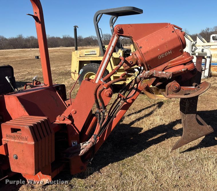 image for item FI0132 Ditch Witch 5020 DD vibratory cable plow