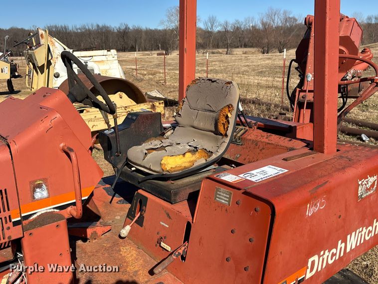 image for item FI0132 Ditch Witch 5020 DD vibratory cable plow