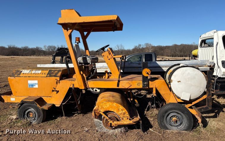 image for item FI0135 Maxisweeper 6330FD444 sweeper