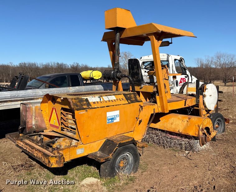 image for item FI0135 Maxisweeper 6330FD444 sweeper