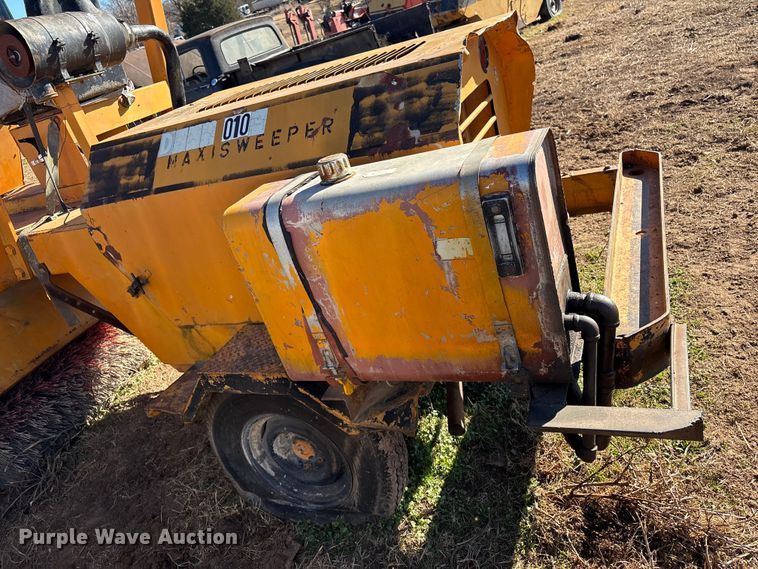 image for item FI0135 Maxisweeper 6330FD444 sweeper