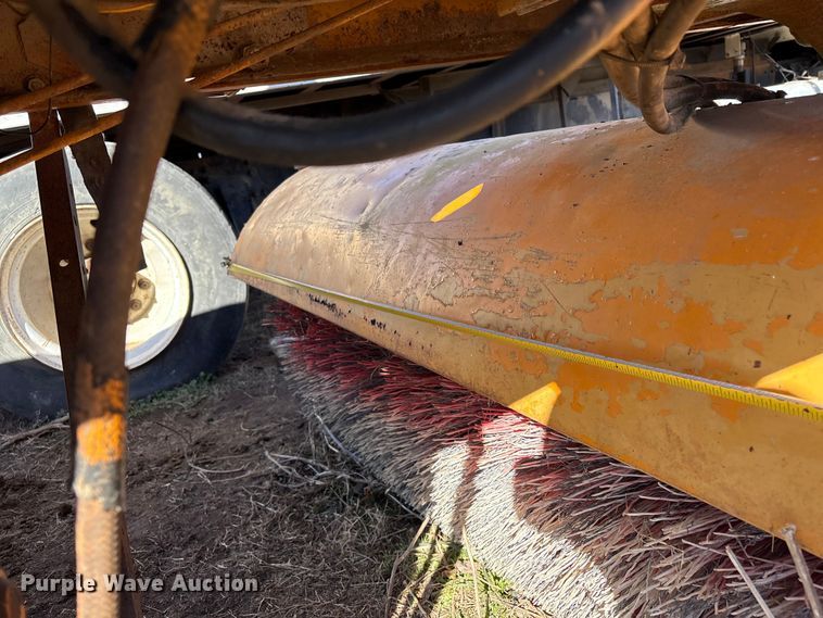 image for item FI0135 Maxisweeper 6330FD444 sweeper