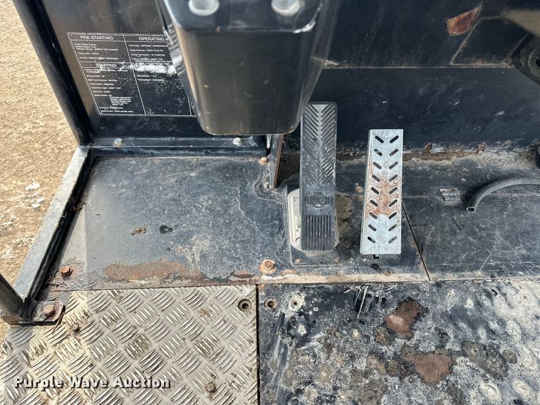 image for item FI0763 2008 Ingersoll Rand PT240R pneumatic roller