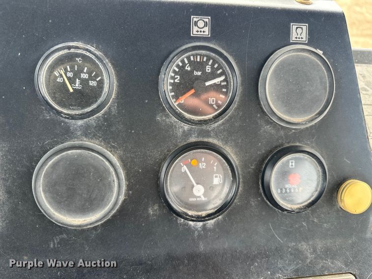 image for item FI0763 2008 Ingersoll Rand PT240R pneumatic roller