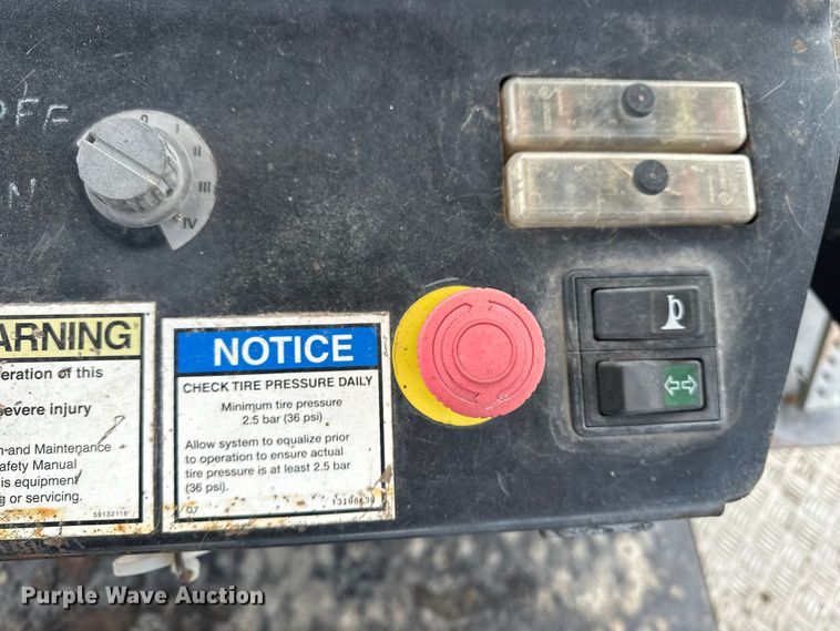 image for item FI0763 2008 Ingersoll Rand PT240R pneumatic roller