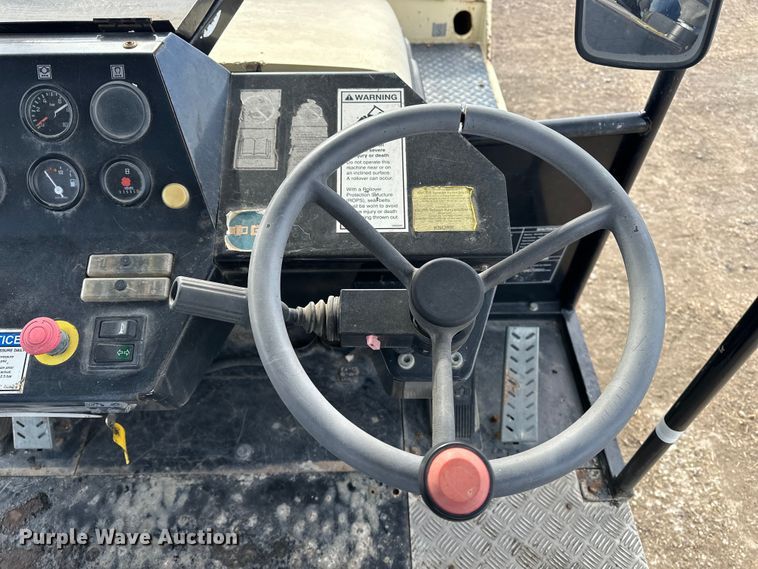 image for item FI0763 2008 Ingersoll Rand PT240R pneumatic roller